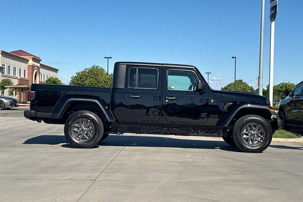 new 2026 Jeep Gladiator car, priced at $43,596