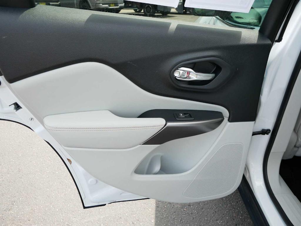 used 2022 Jeep Cherokee car, priced at $23,631