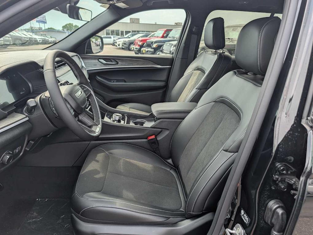 new 2026 Jeep Grand Cherokee car, priced at $44,323