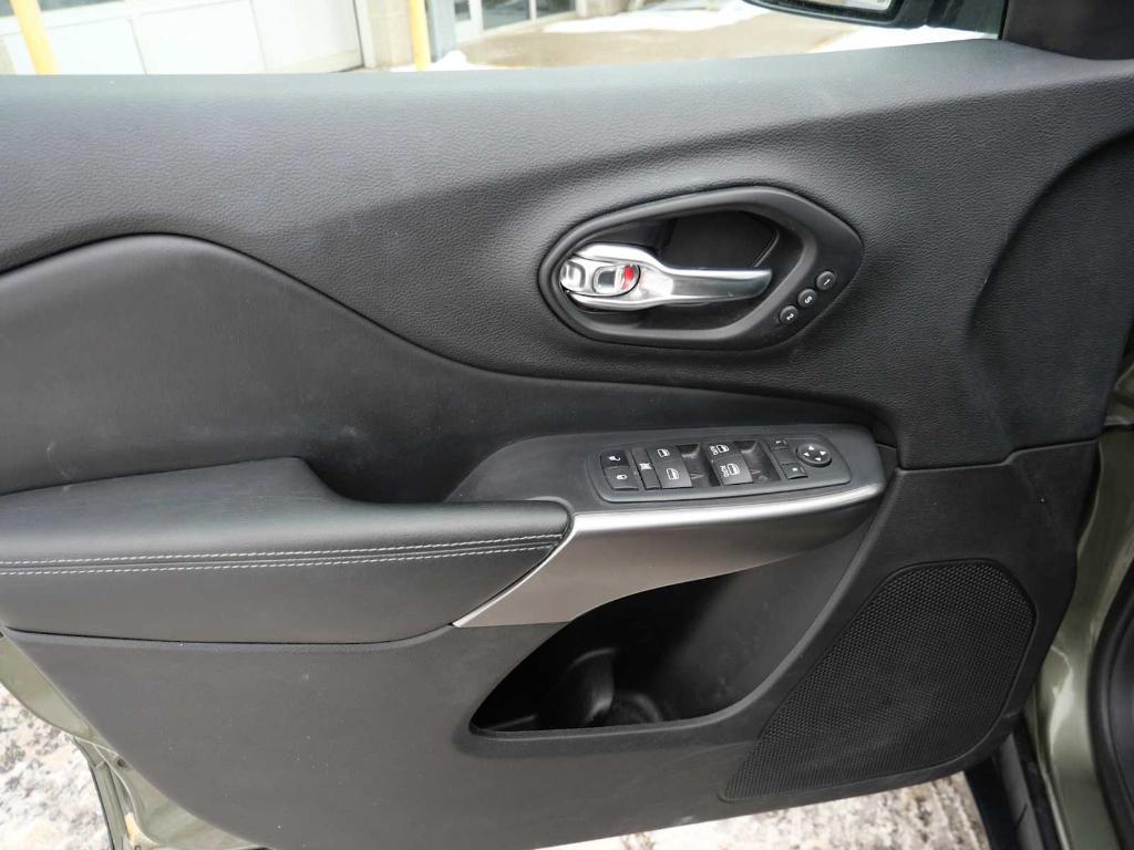 used 2021 Jeep Cherokee car, priced at $19,556