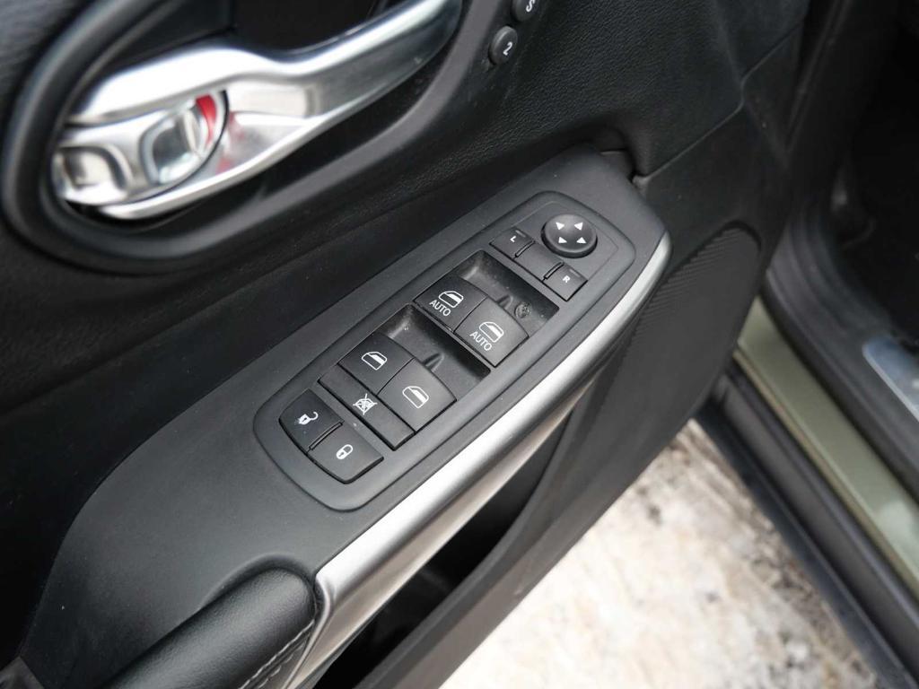 used 2021 Jeep Cherokee car, priced at $19,556