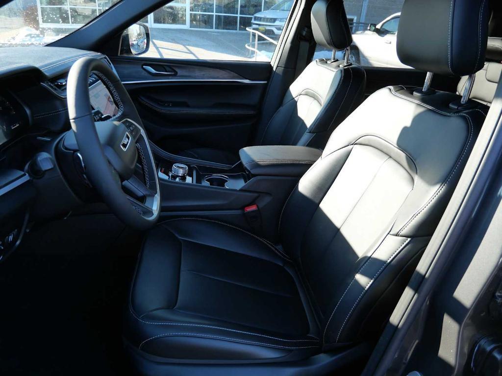 new 2025 Jeep Grand Cherokee L car, priced at $49,666