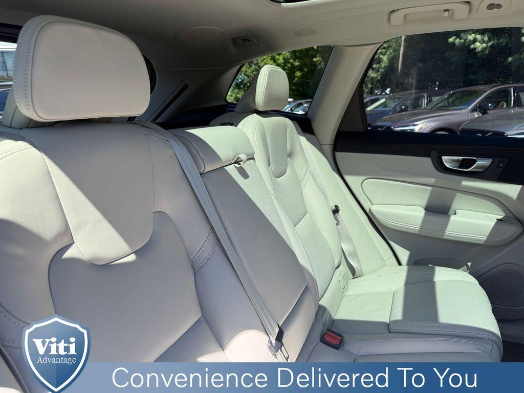 2024 Onyx Black Volvo XC60 Recharge Plug-In Hybrid