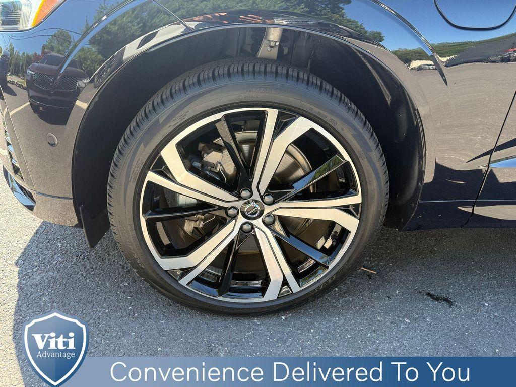 2024 Onyx Black Volvo XC60 Recharge Plug-In Hybrid