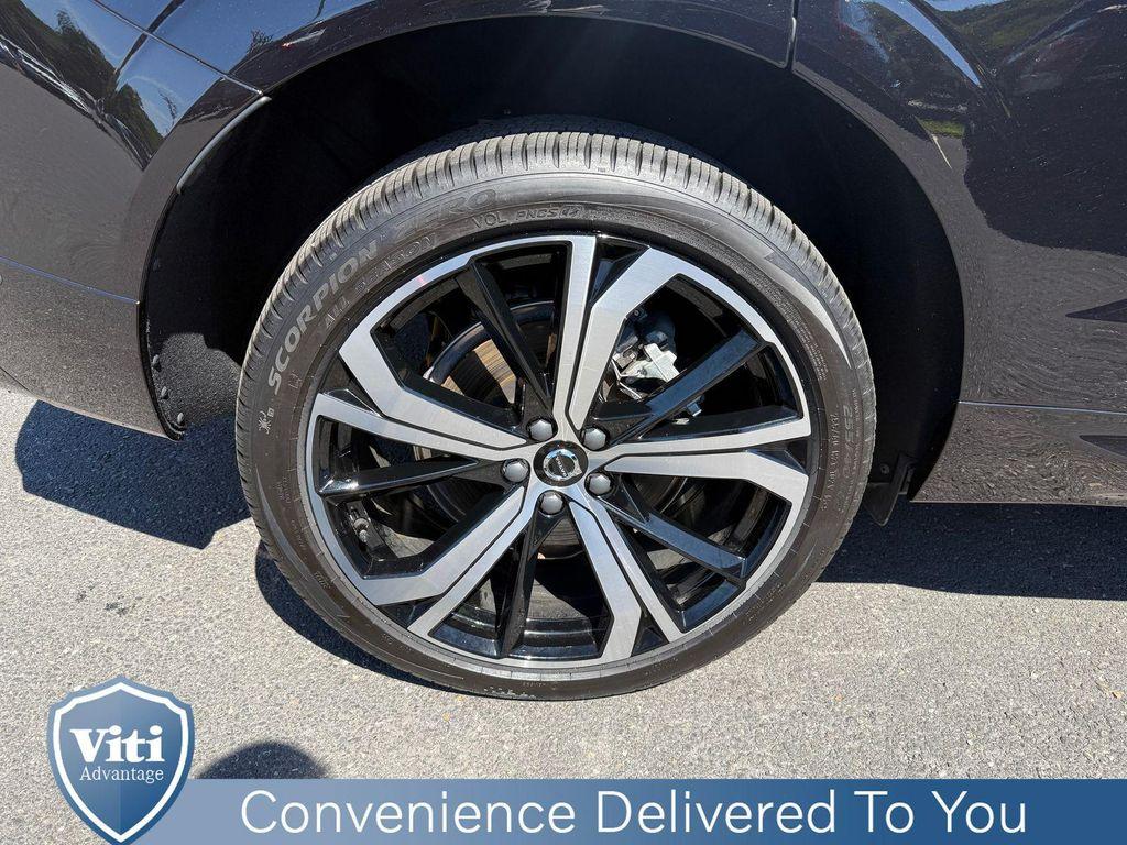 2024 Onyx Black Volvo XC60 Recharge Plug-In Hybrid