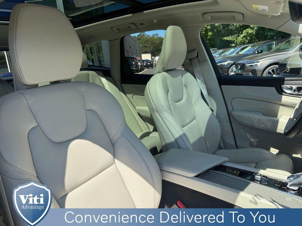 2024 Onyx Black Volvo XC60 Recharge Plug-In Hybrid