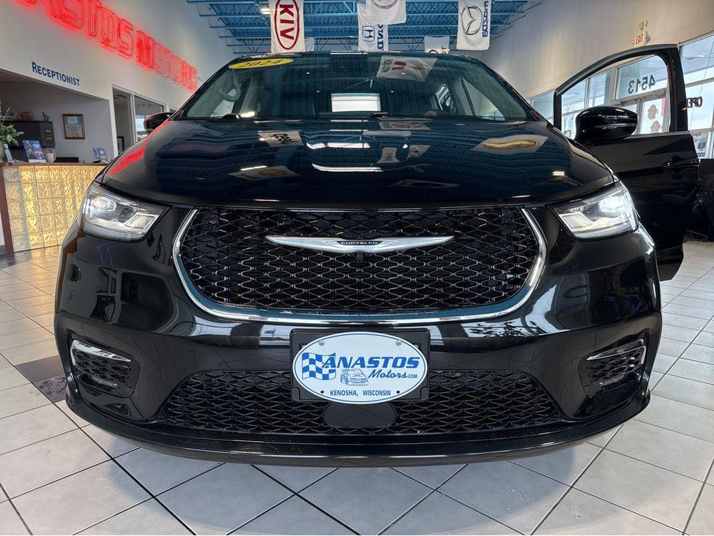 used 2024 Chrysler Pacifica car, priced at $36,993