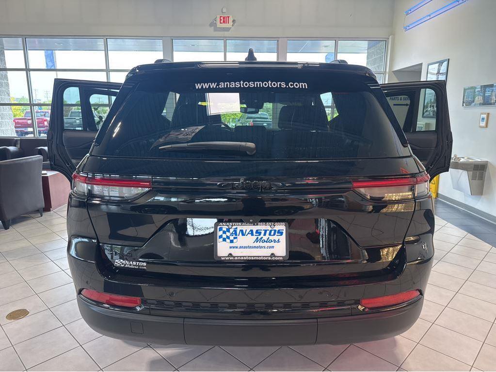 used 2023 Jeep Grand Cherokee car, priced at $33,980