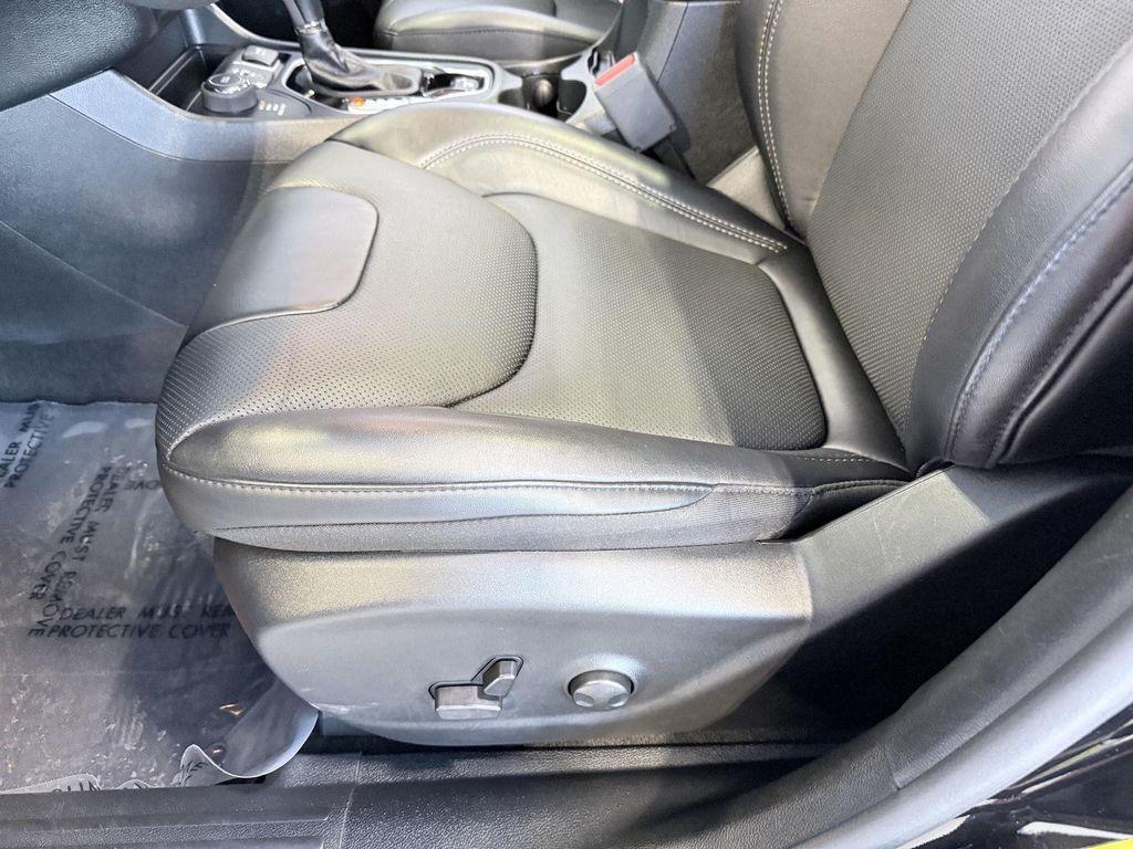 used 2022 Jeep Cherokee car, priced at $27,990