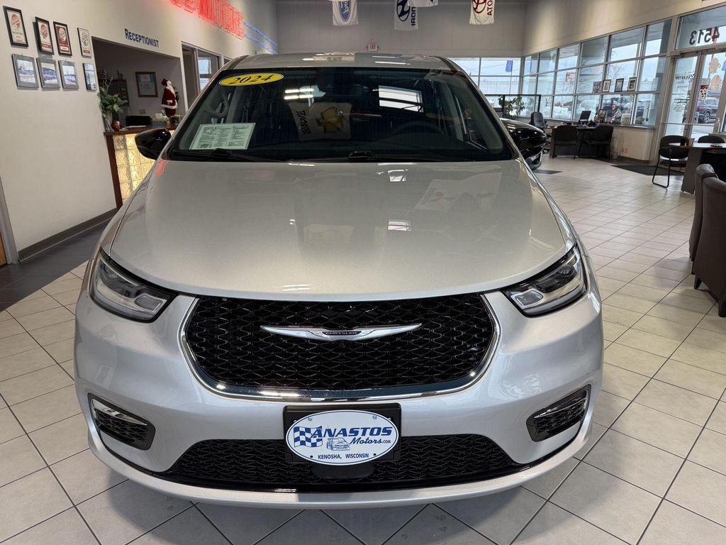 used 2024 Chrysler Pacifica car, priced at $29,990