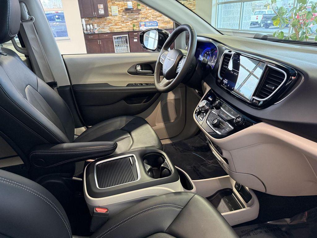 used 2024 Chrysler Pacifica car, priced at $29,990