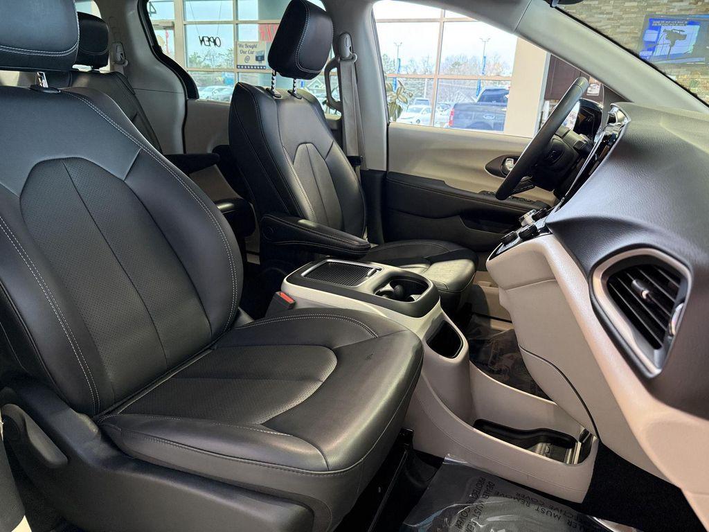 used 2024 Chrysler Pacifica car, priced at $29,990