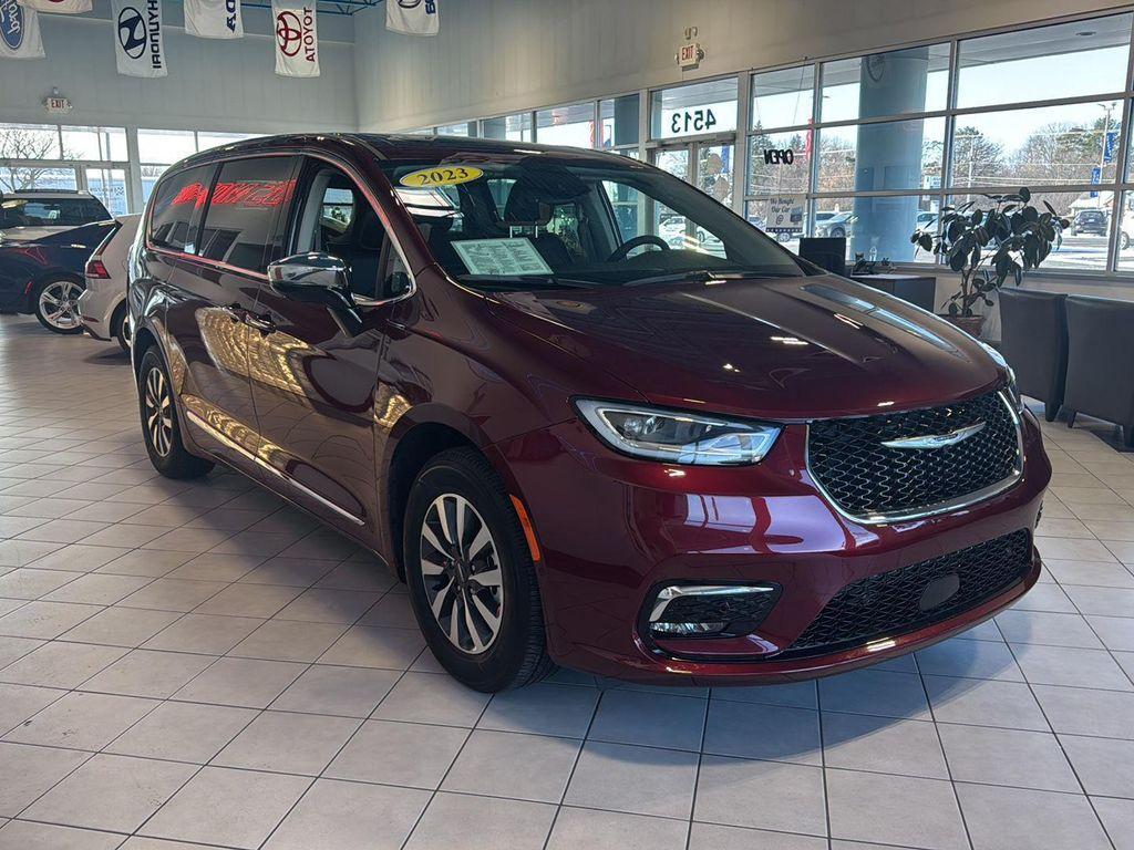 used 2023 Chrysler Pacifica Hybrid car, priced at $32,990