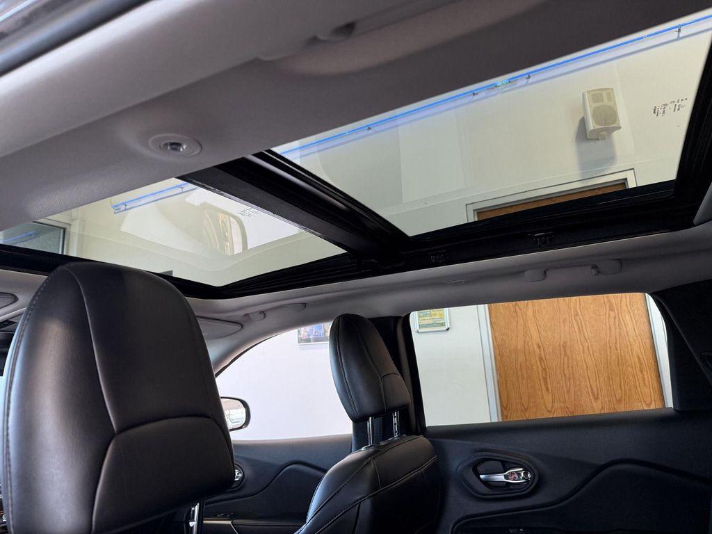 used 2022 Jeep Cherokee car, priced at $25,993