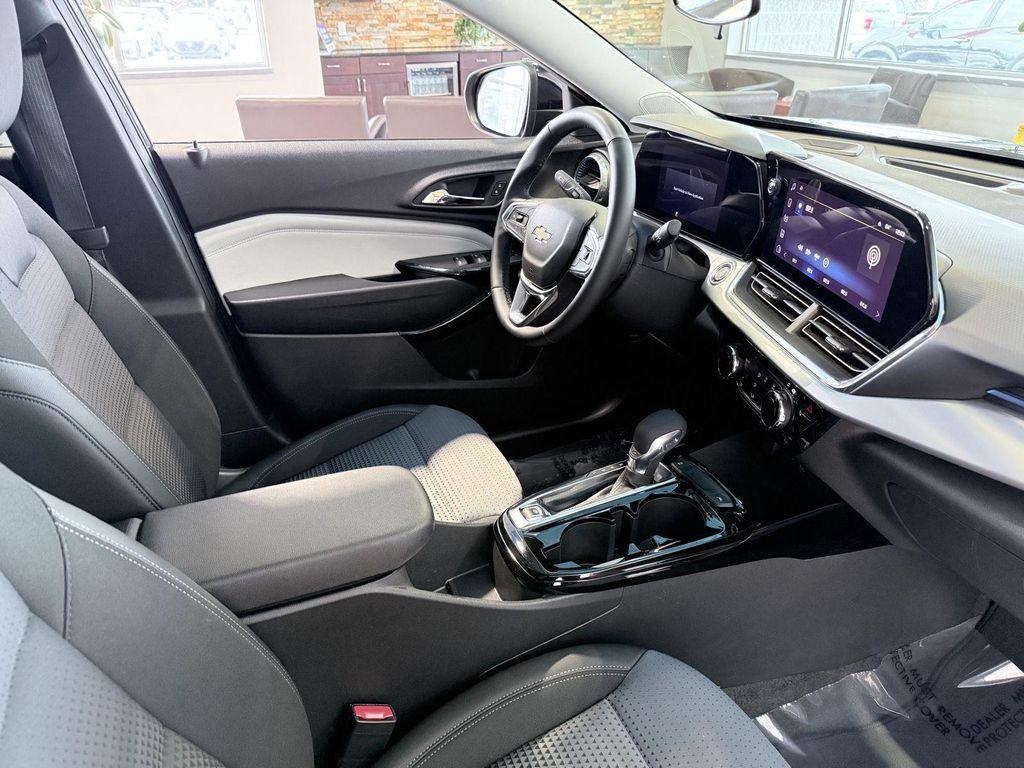 used 2025 Chevrolet Trax car, priced at $20,990