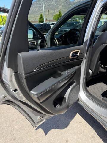 used 2015 Jeep Grand Cherokee car, priced at $10,995