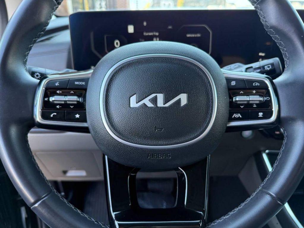 used 2025 Kia Carnival Hybrid car, priced at $41,995