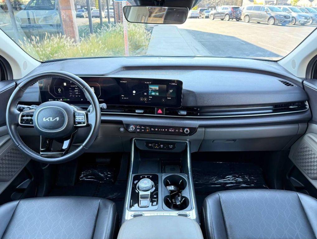 used 2025 Kia Carnival Hybrid car, priced at $41,995