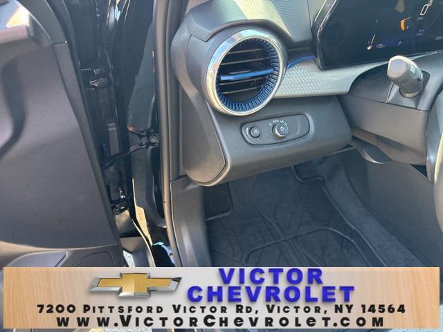 new 2025 Chevrolet Trax car, priced at $25,725