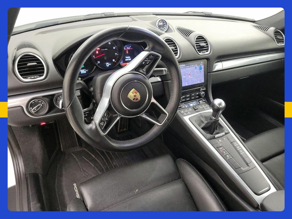 Porsche Cayman view 11