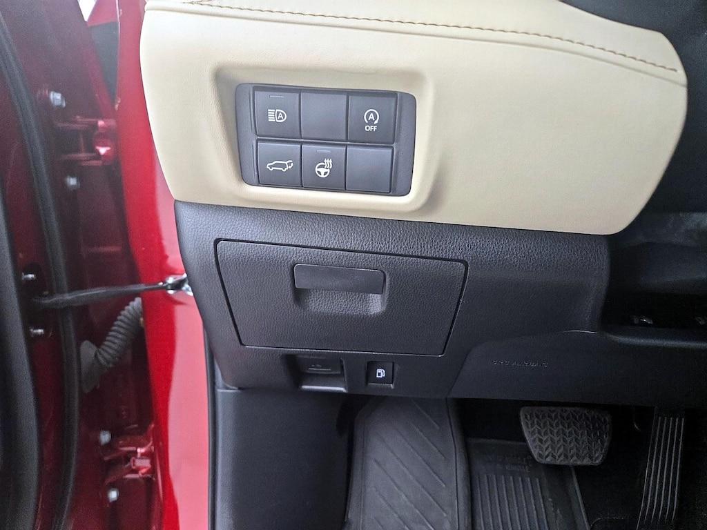 used 2023 Toyota Highlander car, priced at $42,998