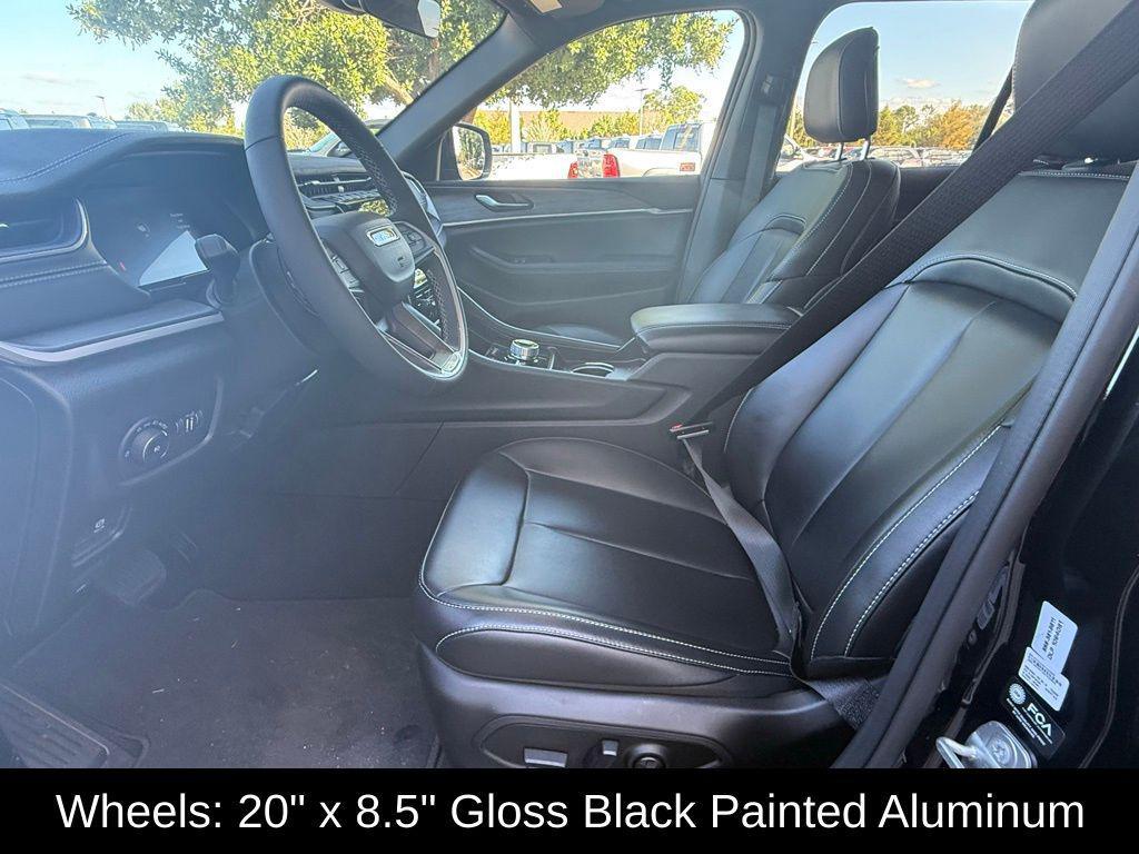 used 2025 Jeep Grand Cherokee car, priced at $36,820