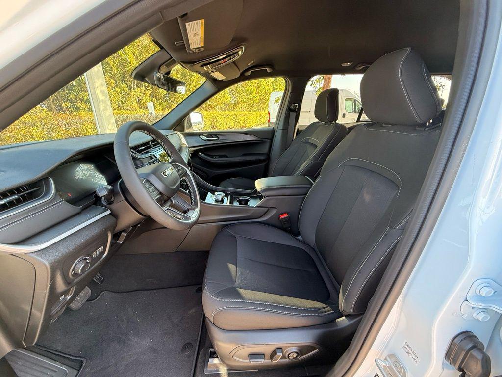 new 2026 Jeep Grand Cherokee car, priced at $35,215