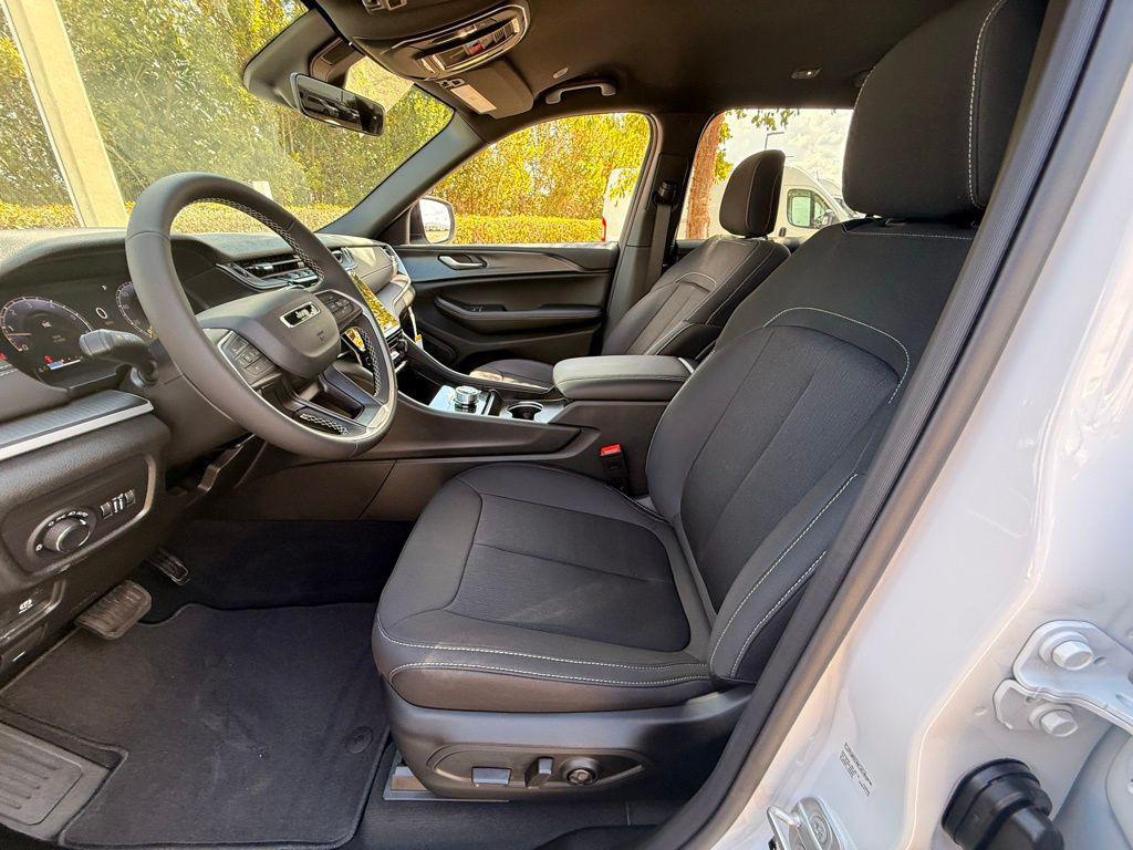 new 2026 Jeep Grand Cherokee L car, priced at $39,215