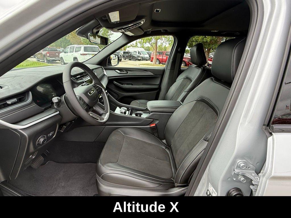 new 2025 Jeep Grand Cherokee car, priced at $36,730