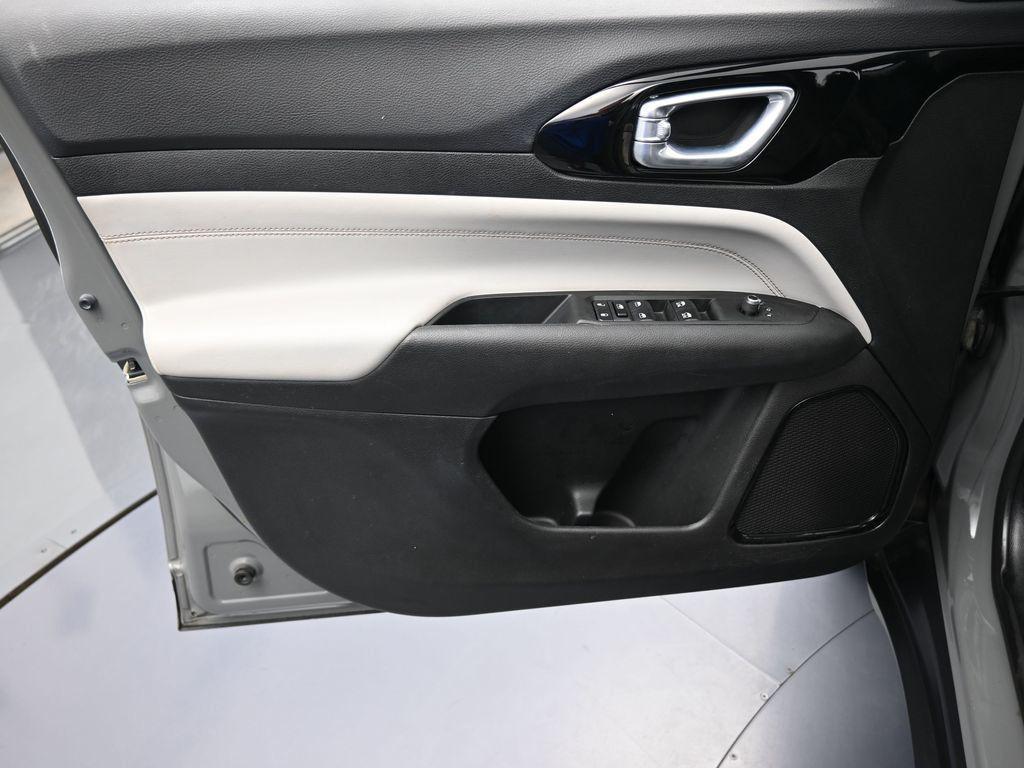 used 2022 Jeep Compass car, priced at $19,925