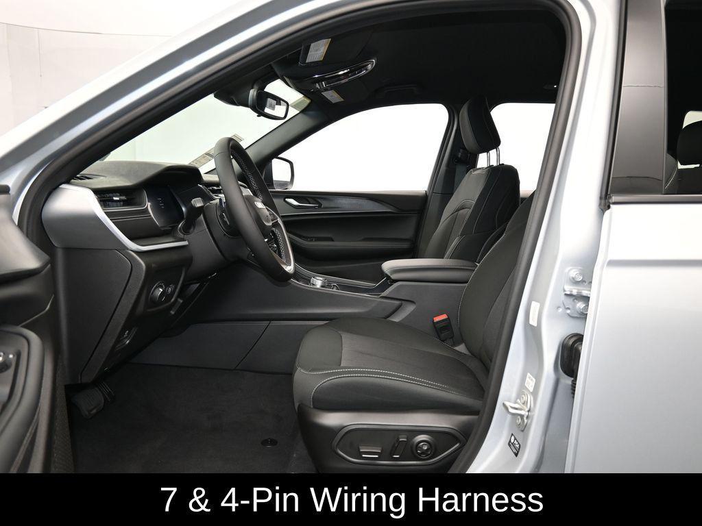 used 2024 Jeep Grand Cherokee car, priced at $27,904