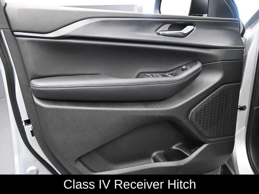 used 2024 Jeep Grand Cherokee car, priced at $27,904