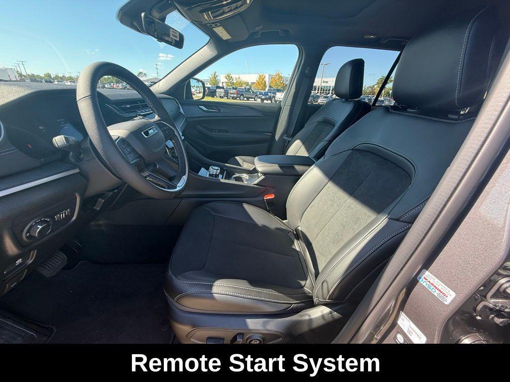 new 2025 Jeep Grand Cherokee car, priced at $38,730