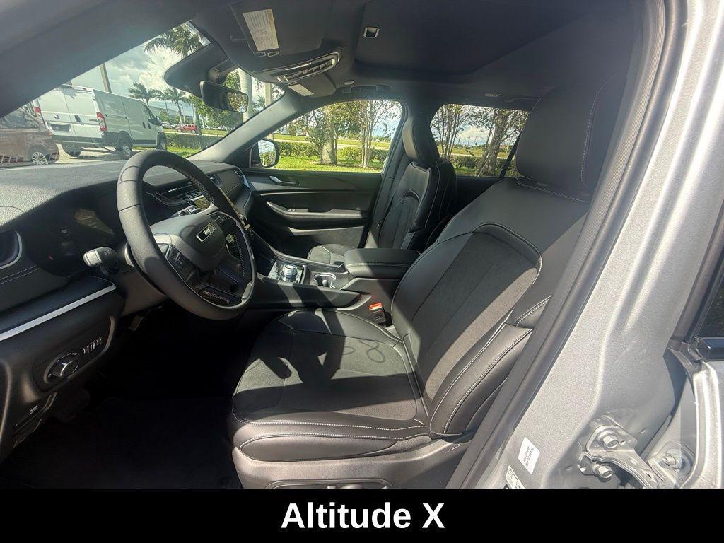 new 2025 Jeep Grand Cherokee car, priced at $34,730