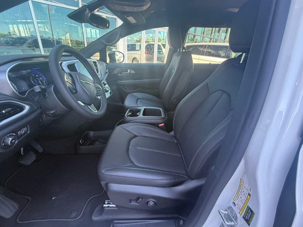 new 2026 Chrysler Pacifica car, priced at $39,660