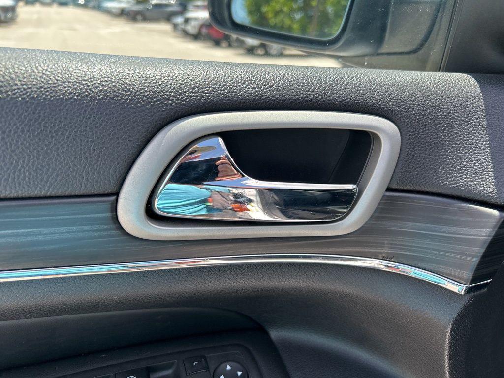 used 2022 Jeep Grand Cherokee car, priced at $22,900