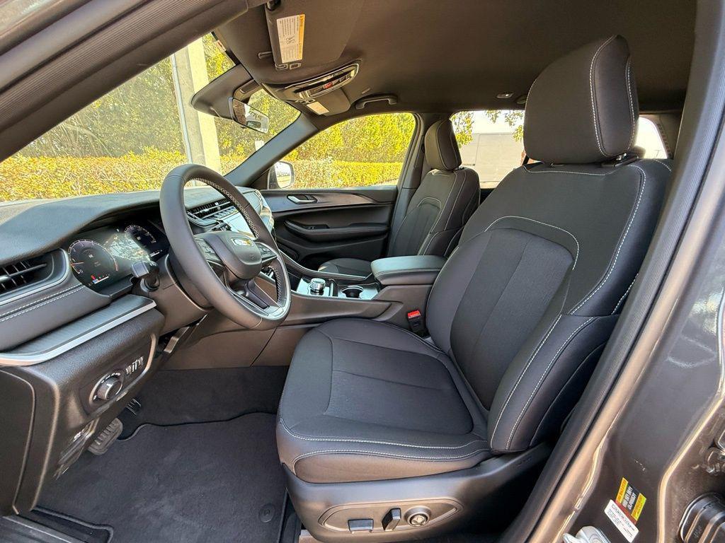 new 2026 Jeep Grand Cherokee car, priced at $36,230