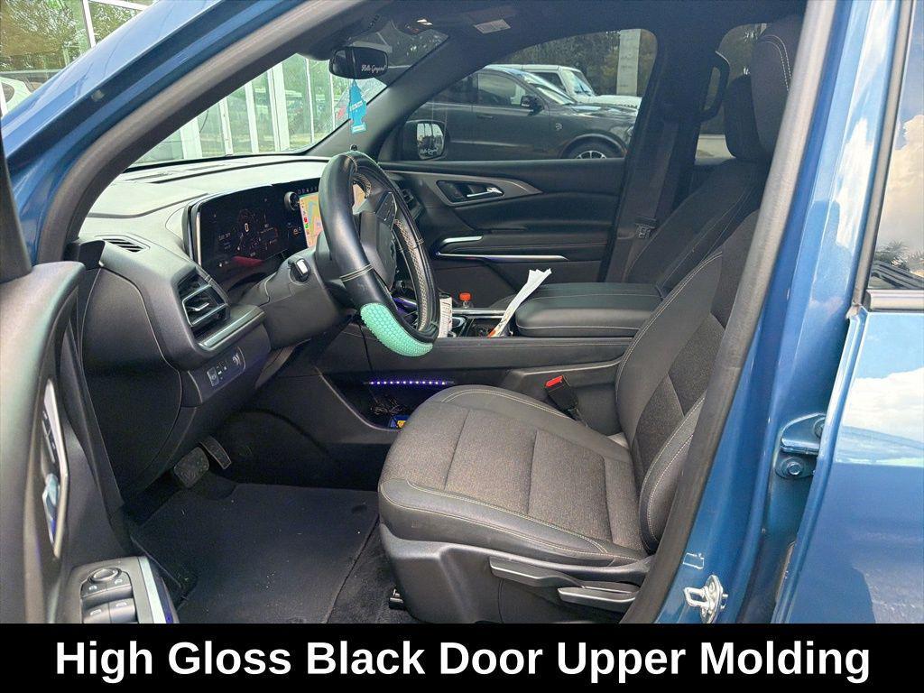 used 2024 Chevrolet Traverse car, priced at $29,085