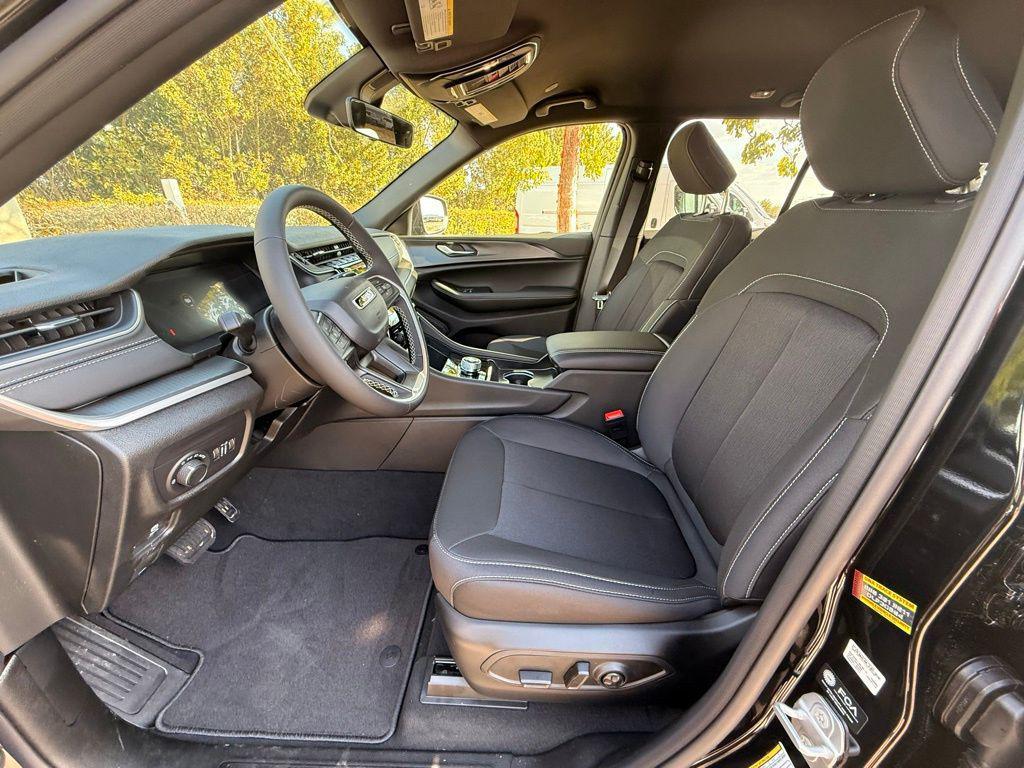 new 2026 Jeep Grand Cherokee car, priced at $35,810