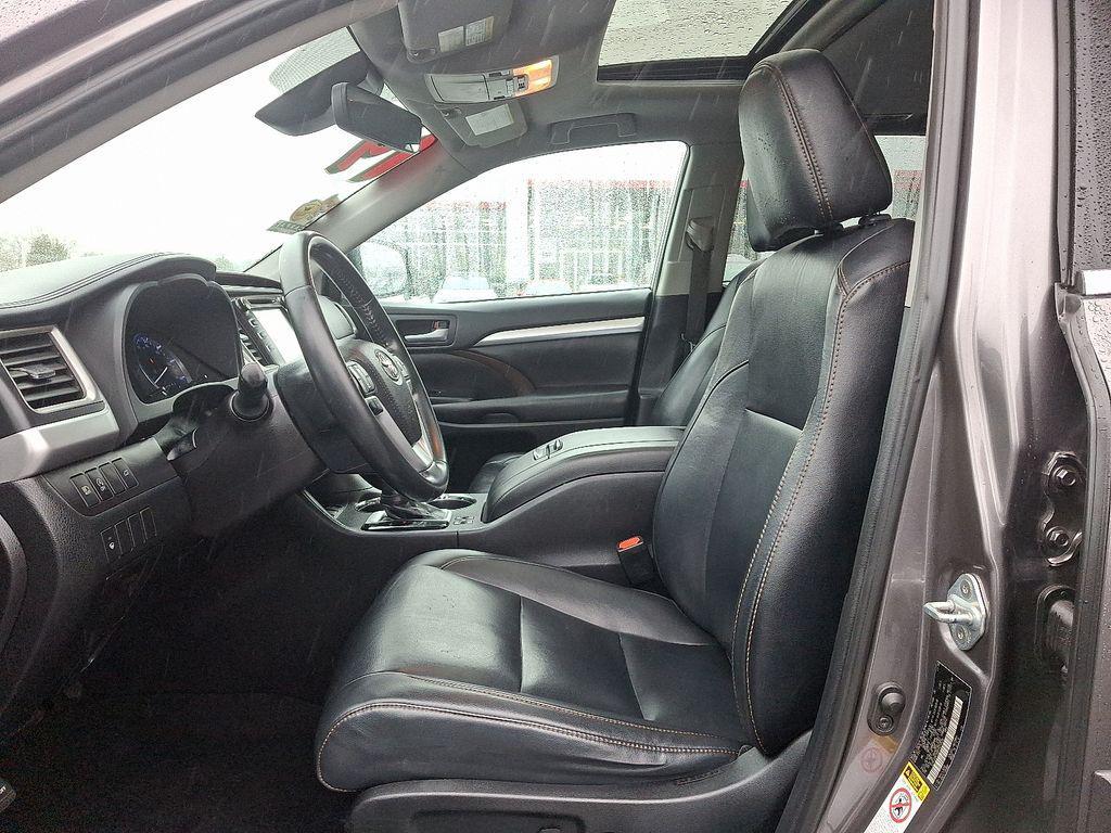 used 2019 Toyota Highlander car, priced at $23,786