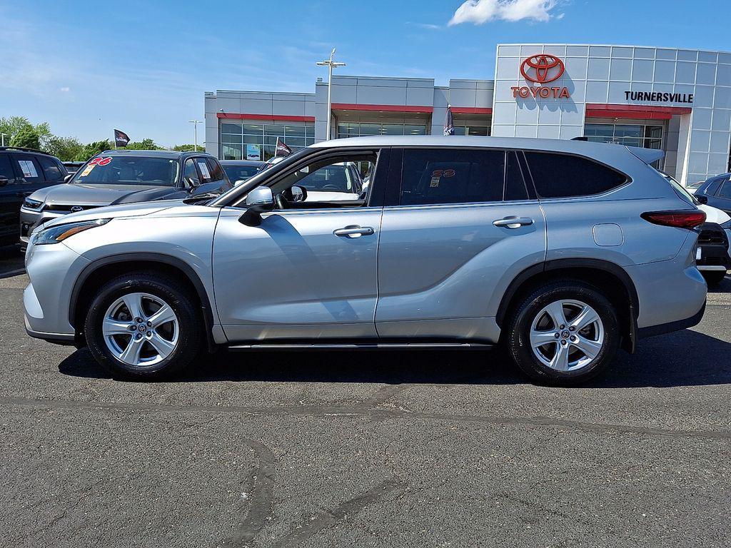 used 2022 Toyota Highlander car, priced at $35,117