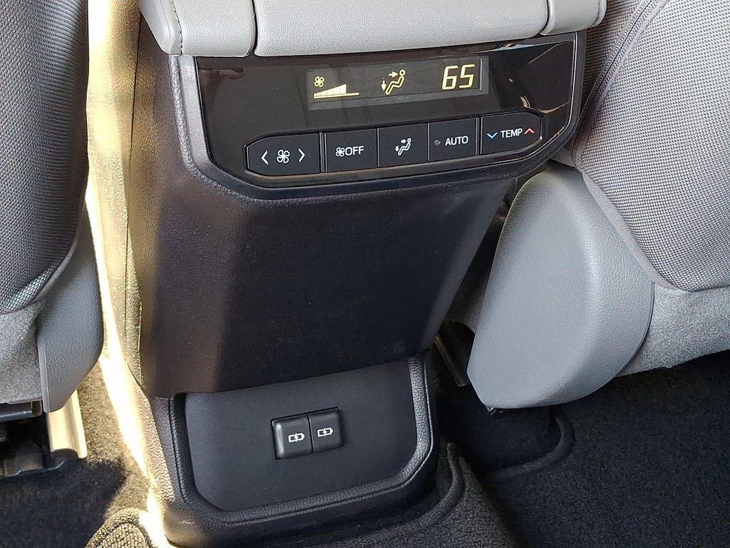 used 2022 Toyota Highlander car, priced at $35,117