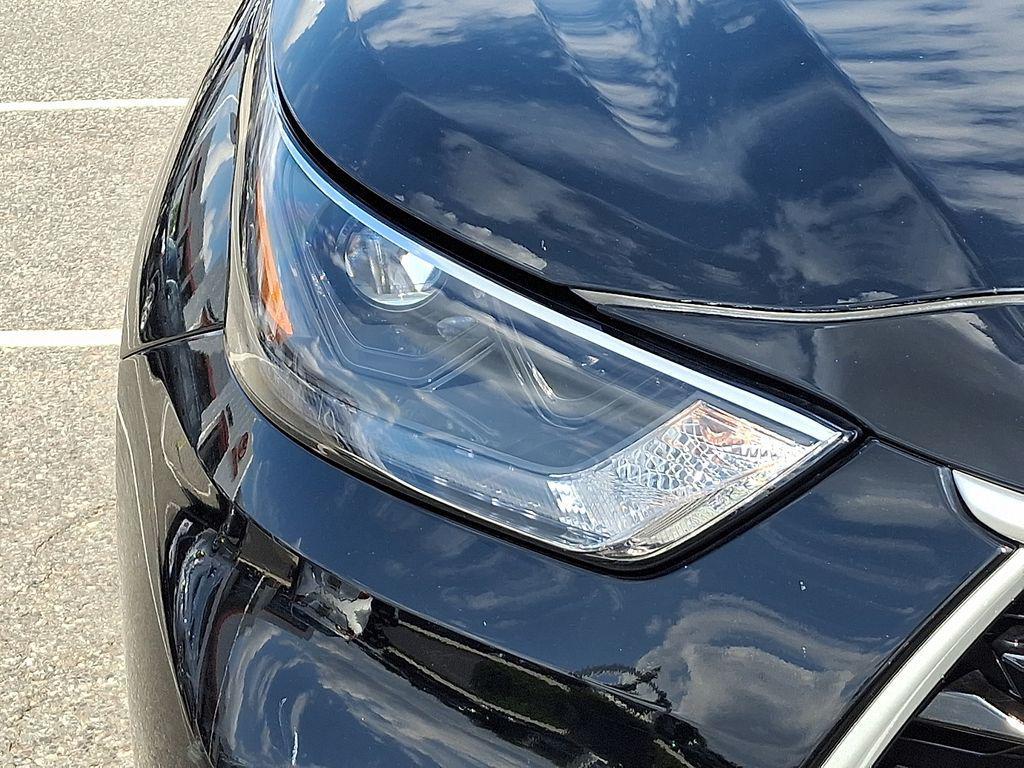 used 2022 Toyota Highlander car, priced at $35,580