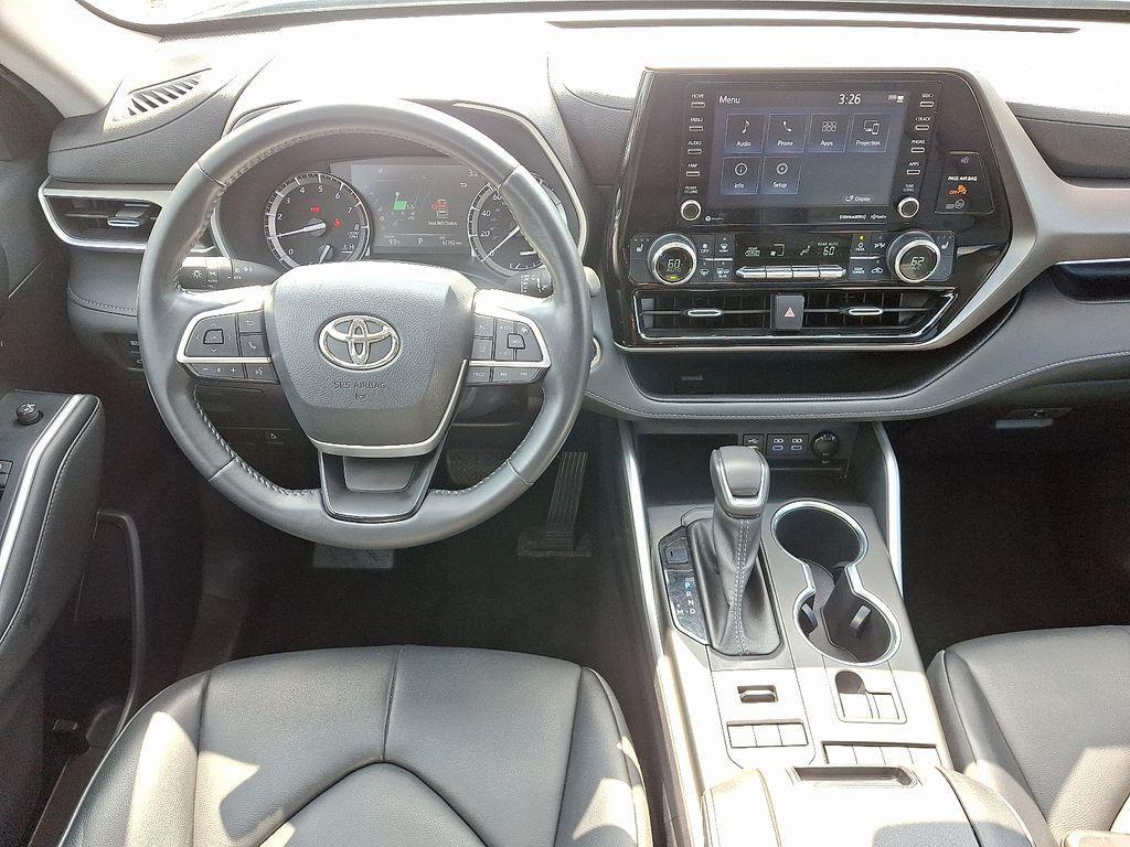 used 2022 Toyota Highlander car, priced at $35,580
