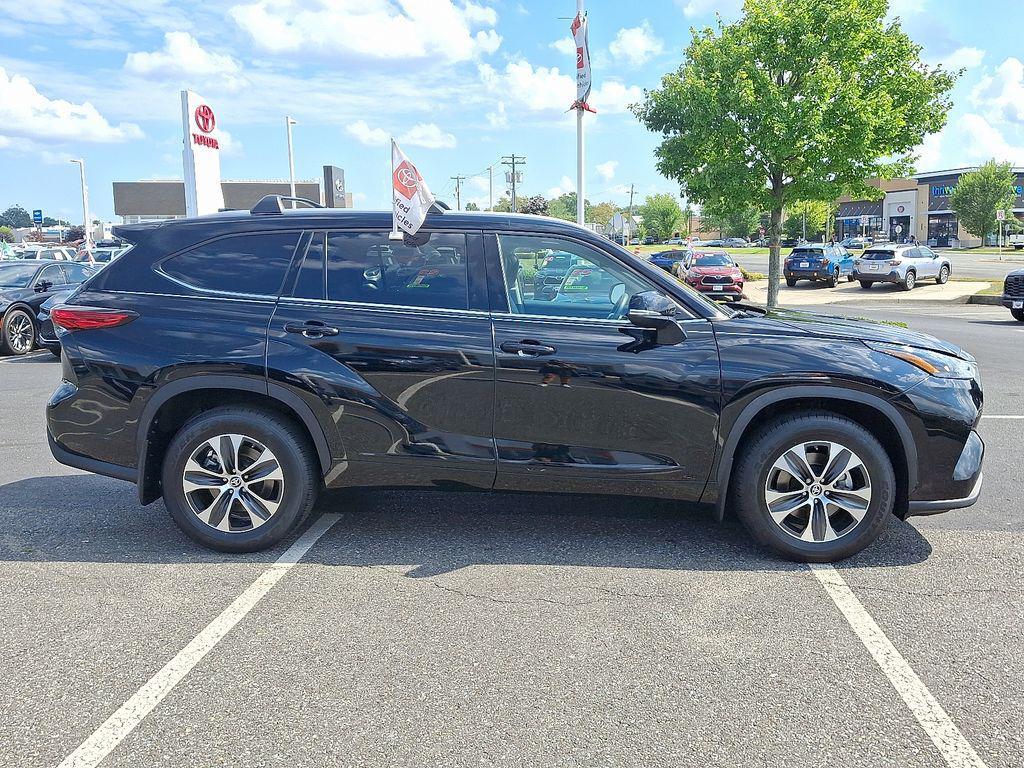 used 2022 Toyota Highlander car, priced at $35,580