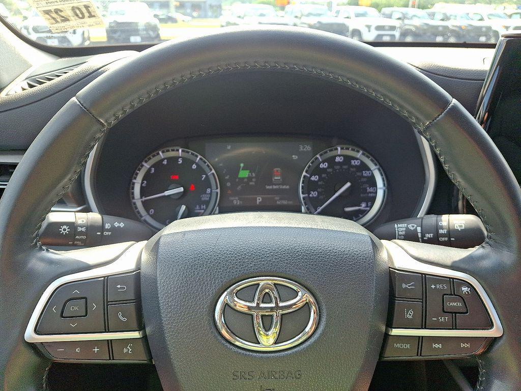 used 2022 Toyota Highlander car, priced at $35,580