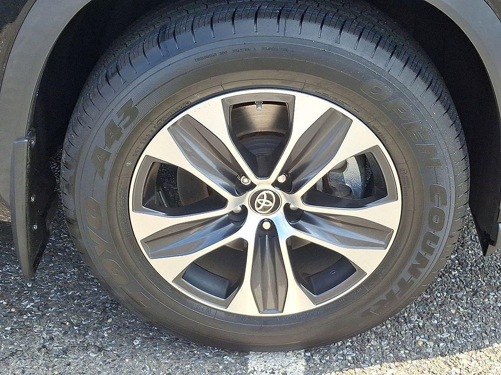 used 2022 Toyota Highlander car, priced at $35,580