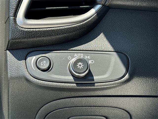 2022 Silver Ice Metallic Chevrolet Trax