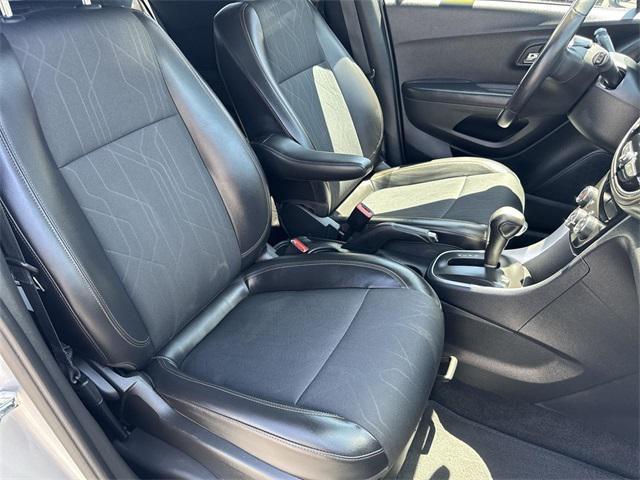 2022 Silver Ice Metallic Chevrolet Trax
