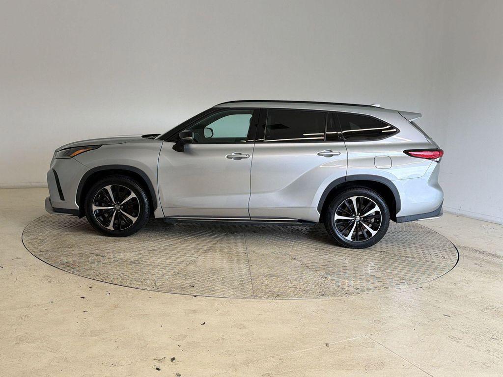 used 2021 Toyota Highlander car, priced at $31,639